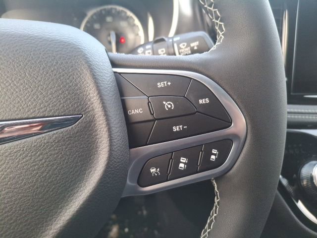New 2026 Chrysler Pacifica Select image 16