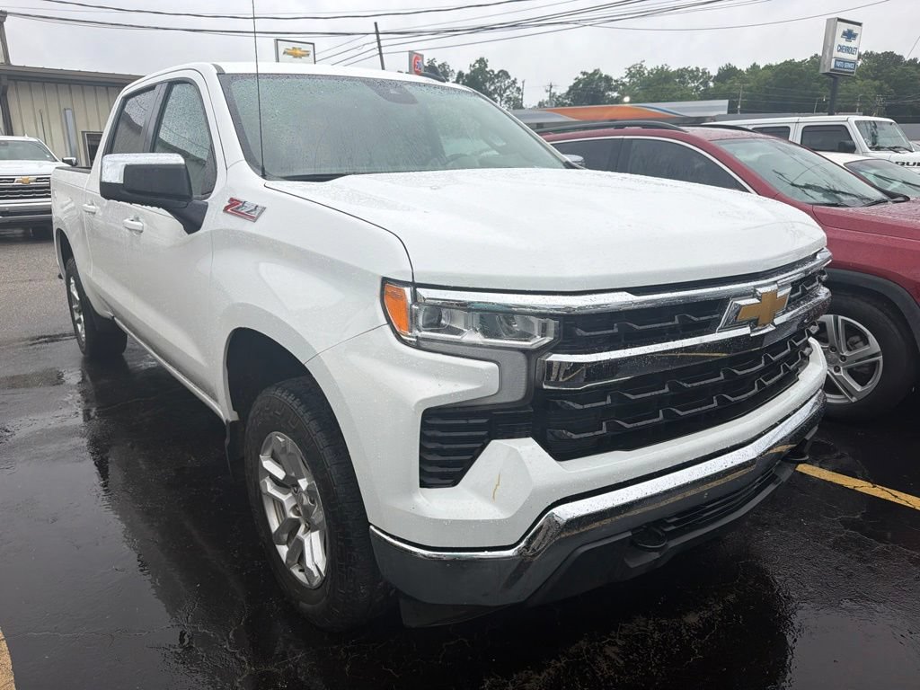 Used 2023 Chevrolet Silverado 1500 LT AWD/4WD image 2