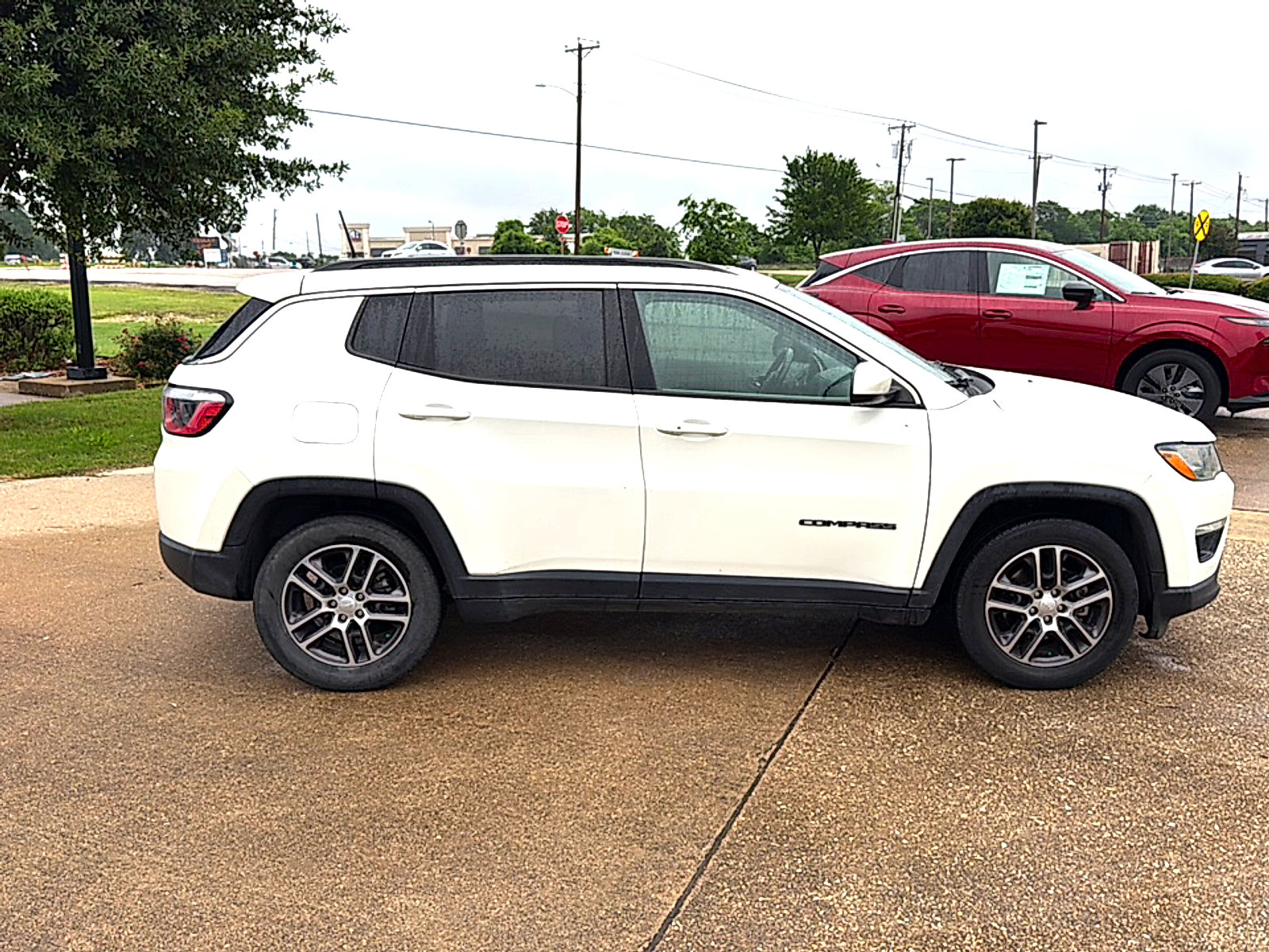 Used 2020 Jeep Compass Latitude w/ Popular Equipment Group FWD image 4