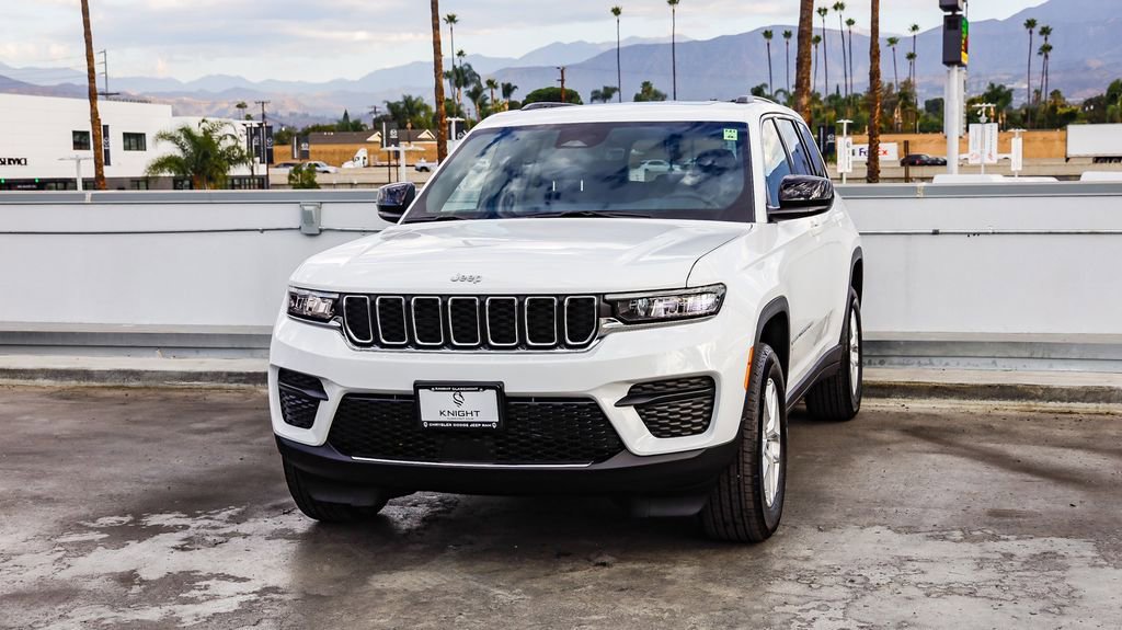 New 2025 Jeep Grand Cherokee Laredo X w/ Luxury Tech Group I image 4
