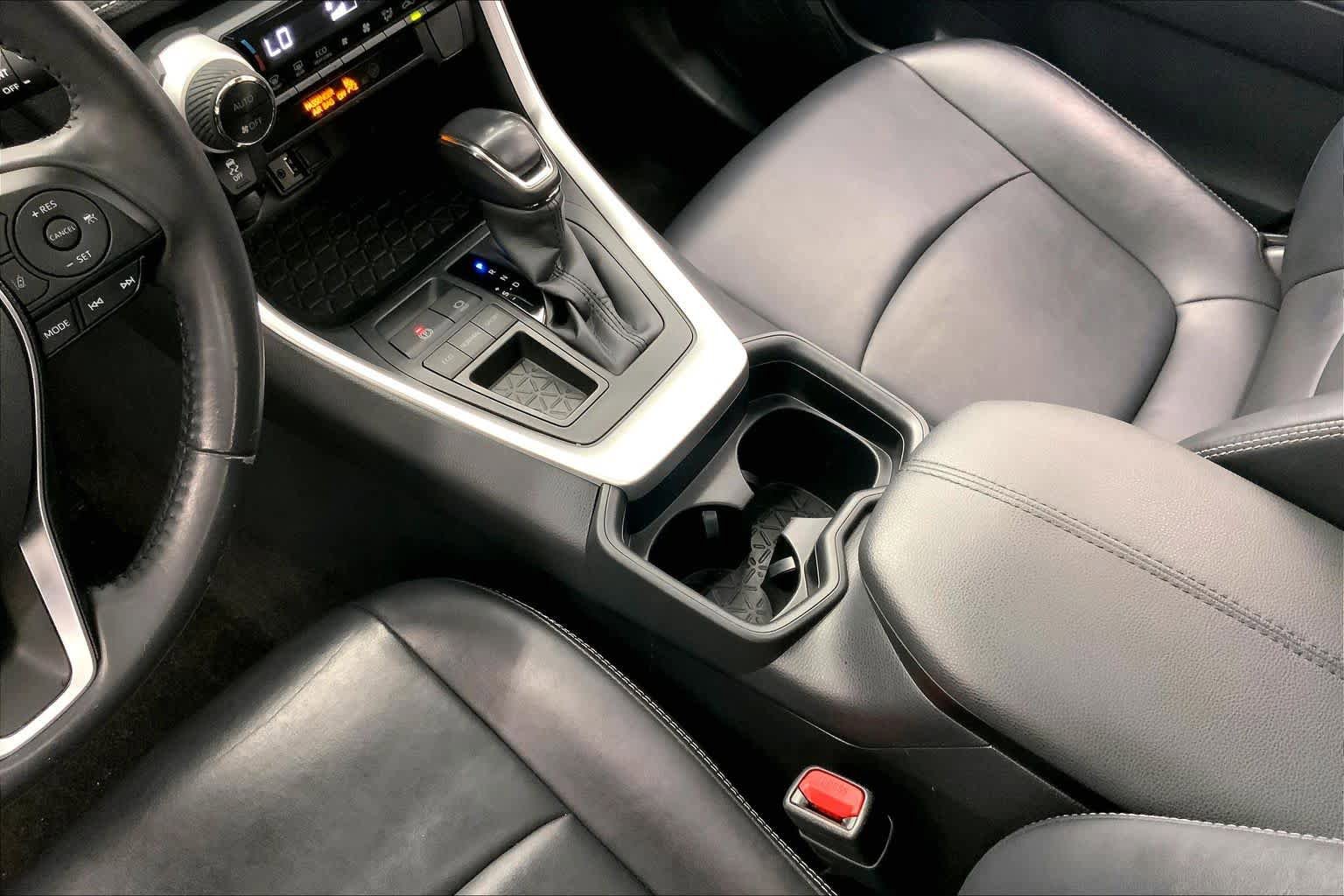 Used 2019 Toyota RAV4 XLE Premium FWD image 26