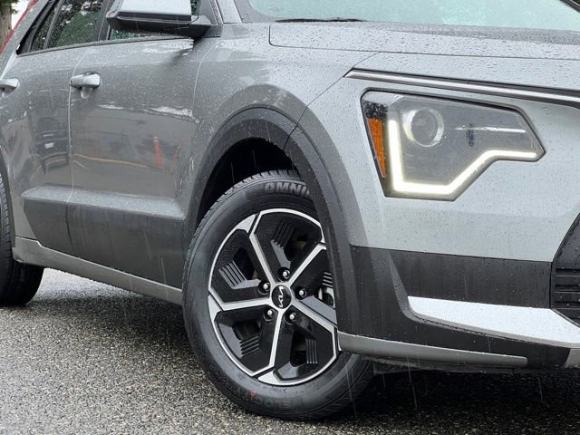 Used 2023 Kia Niro EX image 2