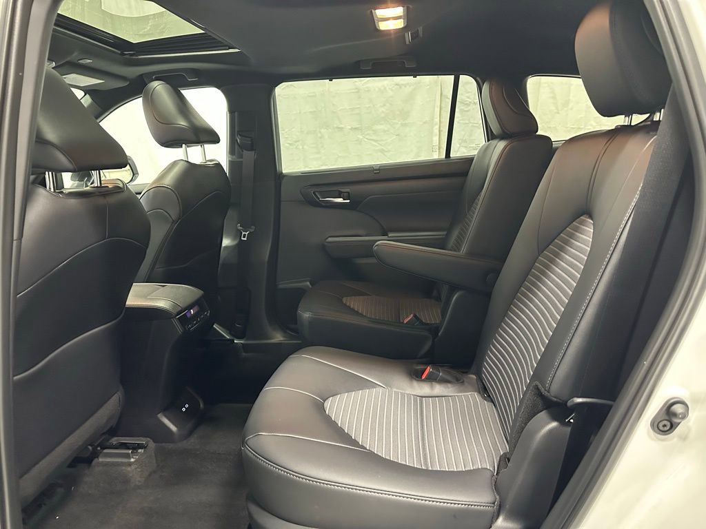 Used 2025 Toyota Highlander XSE image 47