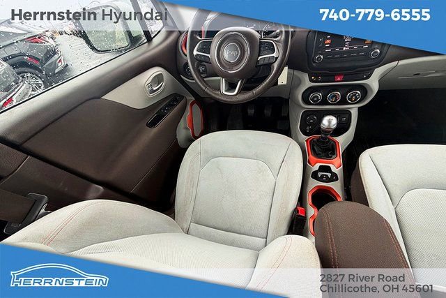 Used 2015 Jeep Renegade Latitude w/ Cold Weather Group image 11