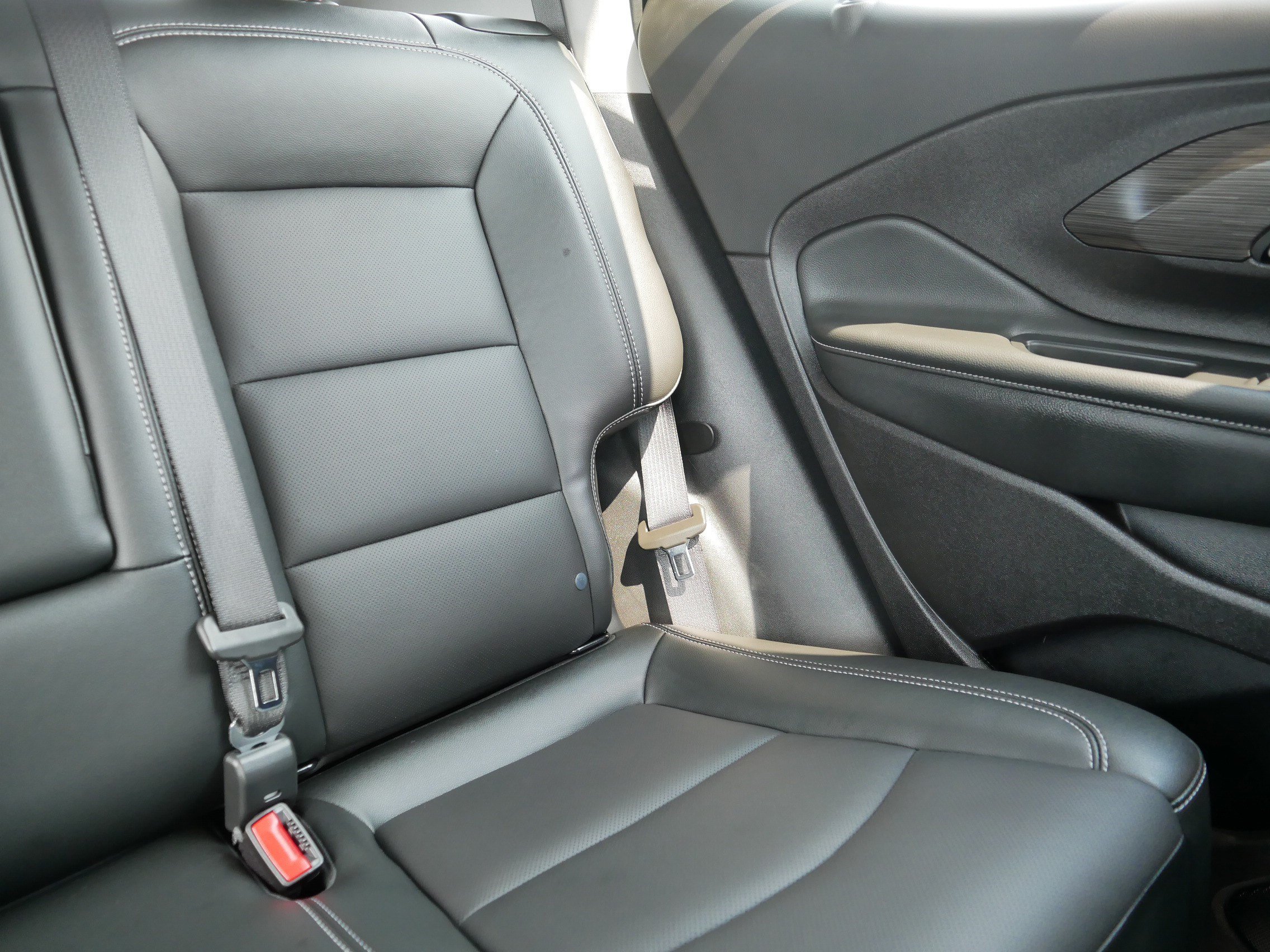 Used 2024 GMC Terrain SLT w/ Elevation Edition AWD/4WD image 14