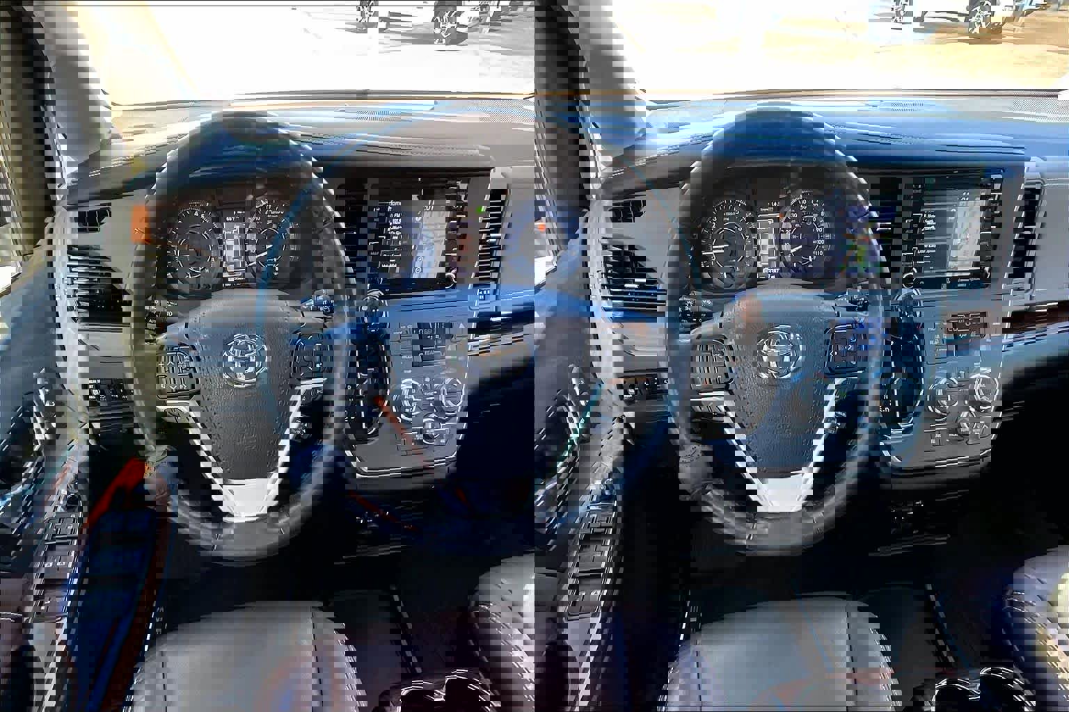 Used 2018 Toyota Sienna Limited Premium image 6