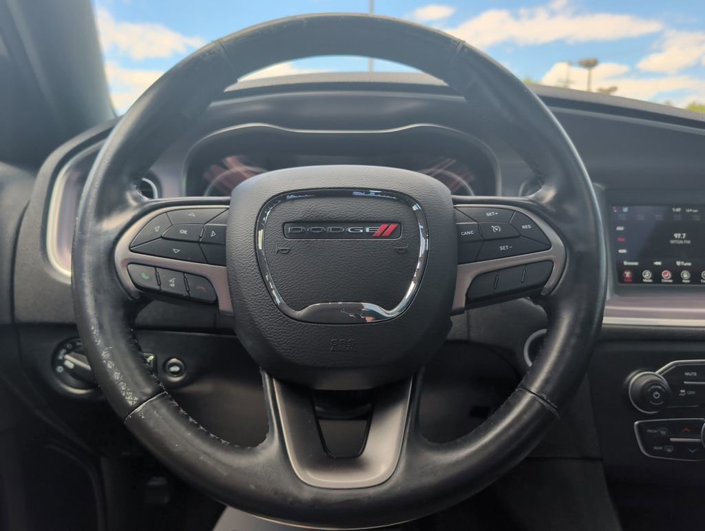 Used 2019 Dodge Charger SXT w/ Leather Interior Group RWD image 11