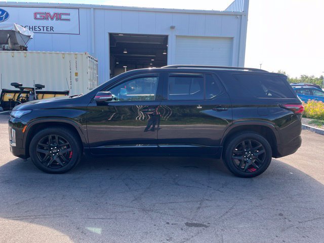 Used 2023 Chevrolet Traverse Premier w/ Redline Edition AWD/4WD image 2