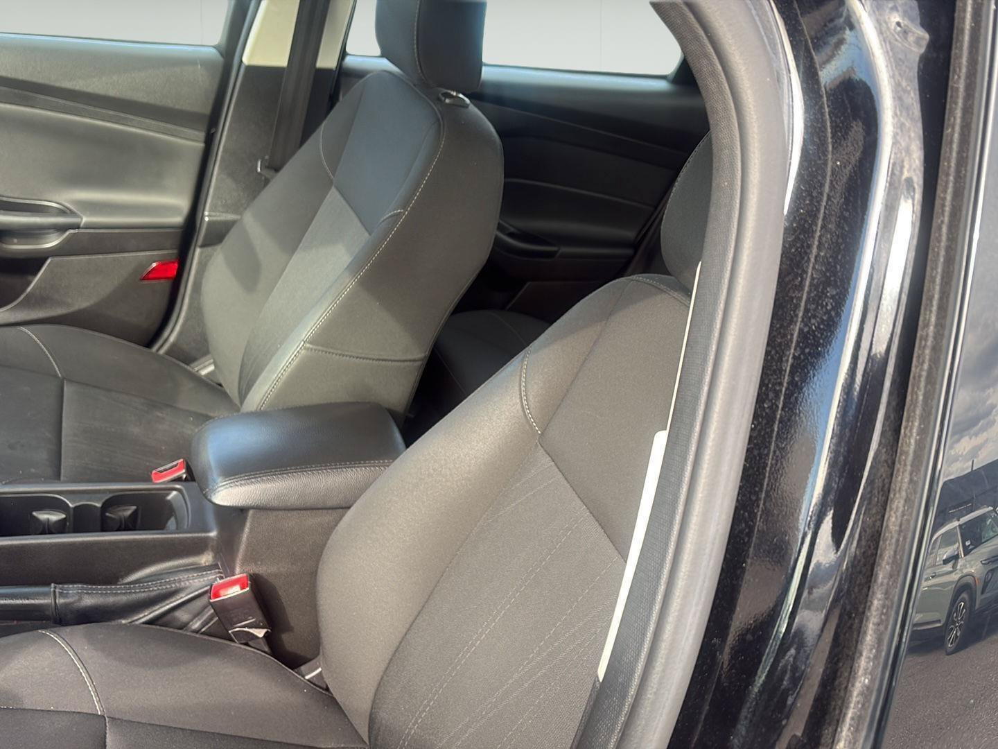 Used 2016 Ford Focus SE FWD image 12