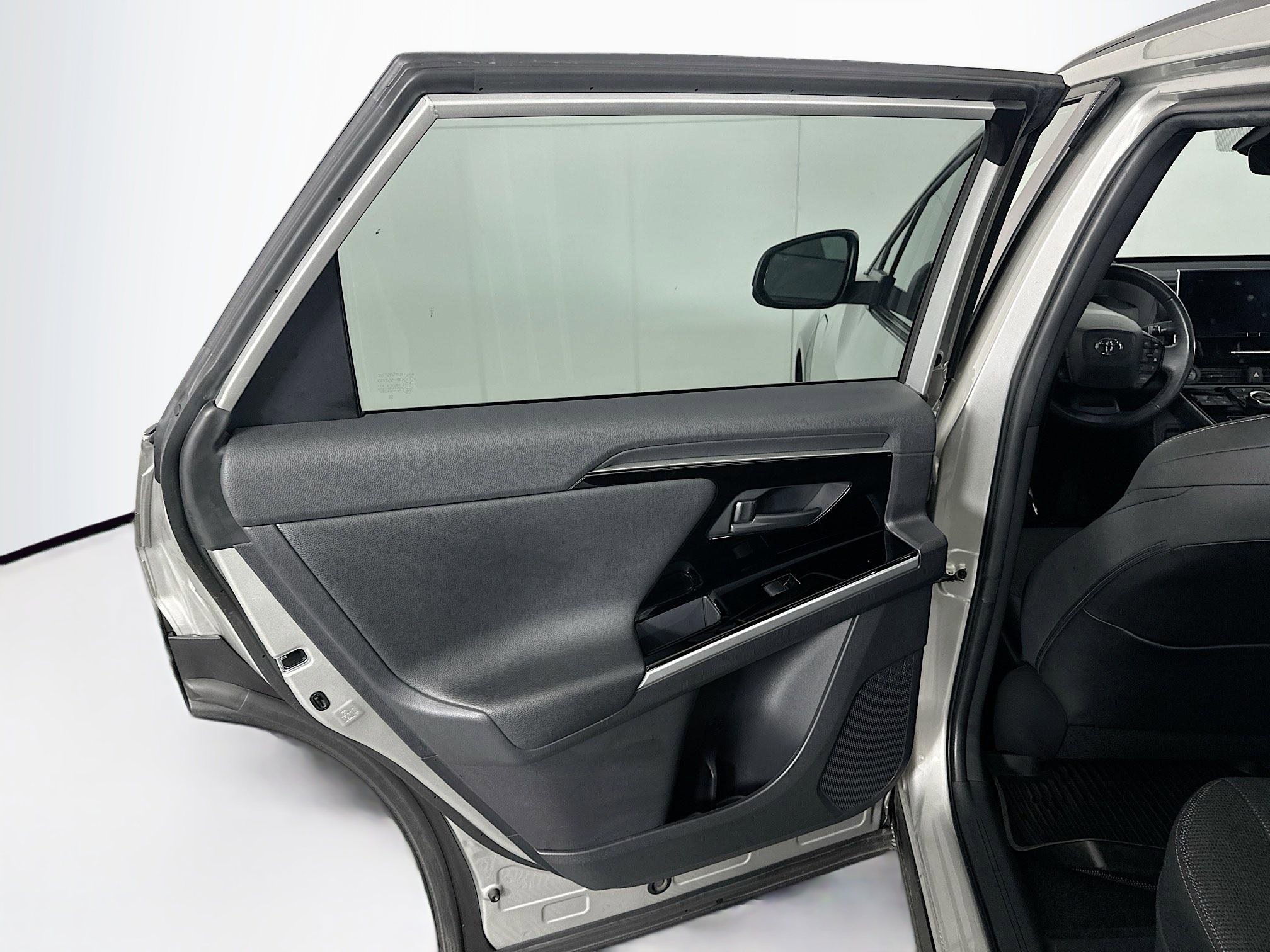 Used 2024 Toyota bZ4X XLE w/ Weather Package image 25