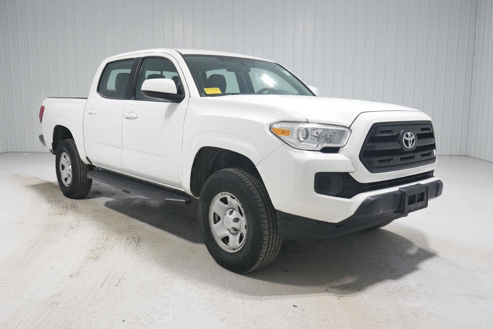Used 2017 Toyota Tacoma SR image 3