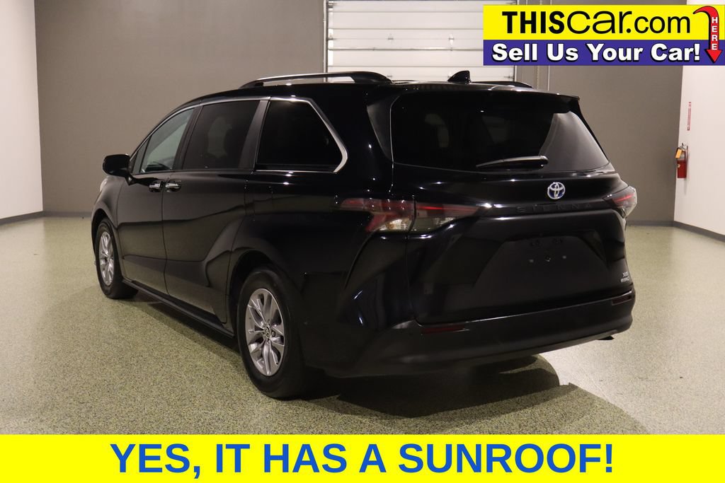 Used 2023 Toyota Sienna XLE FWD image 7