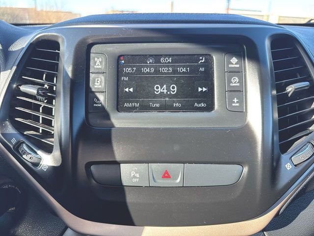 Used 2017 Jeep Cherokee Latitude w/ Safety/Convenience Group image 13