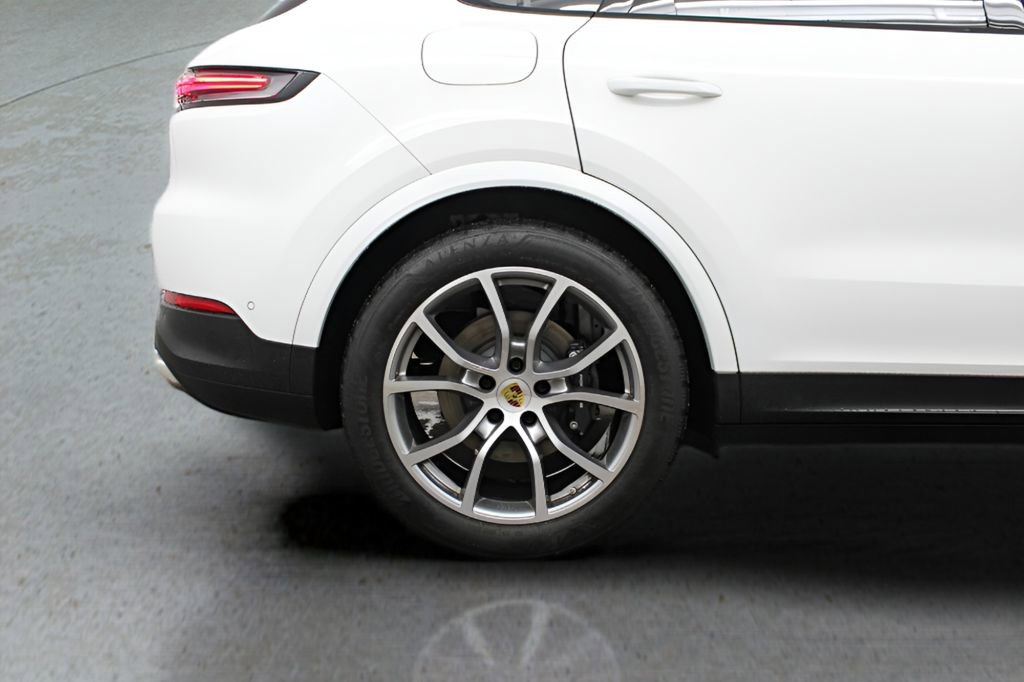 Used 2024 Porsche Cayenne AWD/4WD image 14