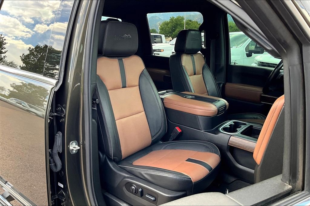 Used 2022 Chevrolet Silverado 3500 High Country w/ Technology Package image 7