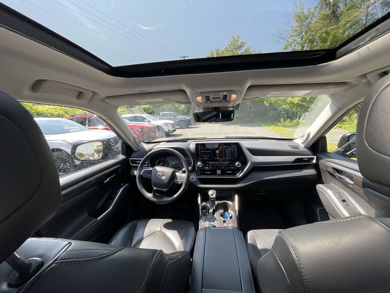 Used 2021 Toyota Highlander Platinum AWD/4WD image 32