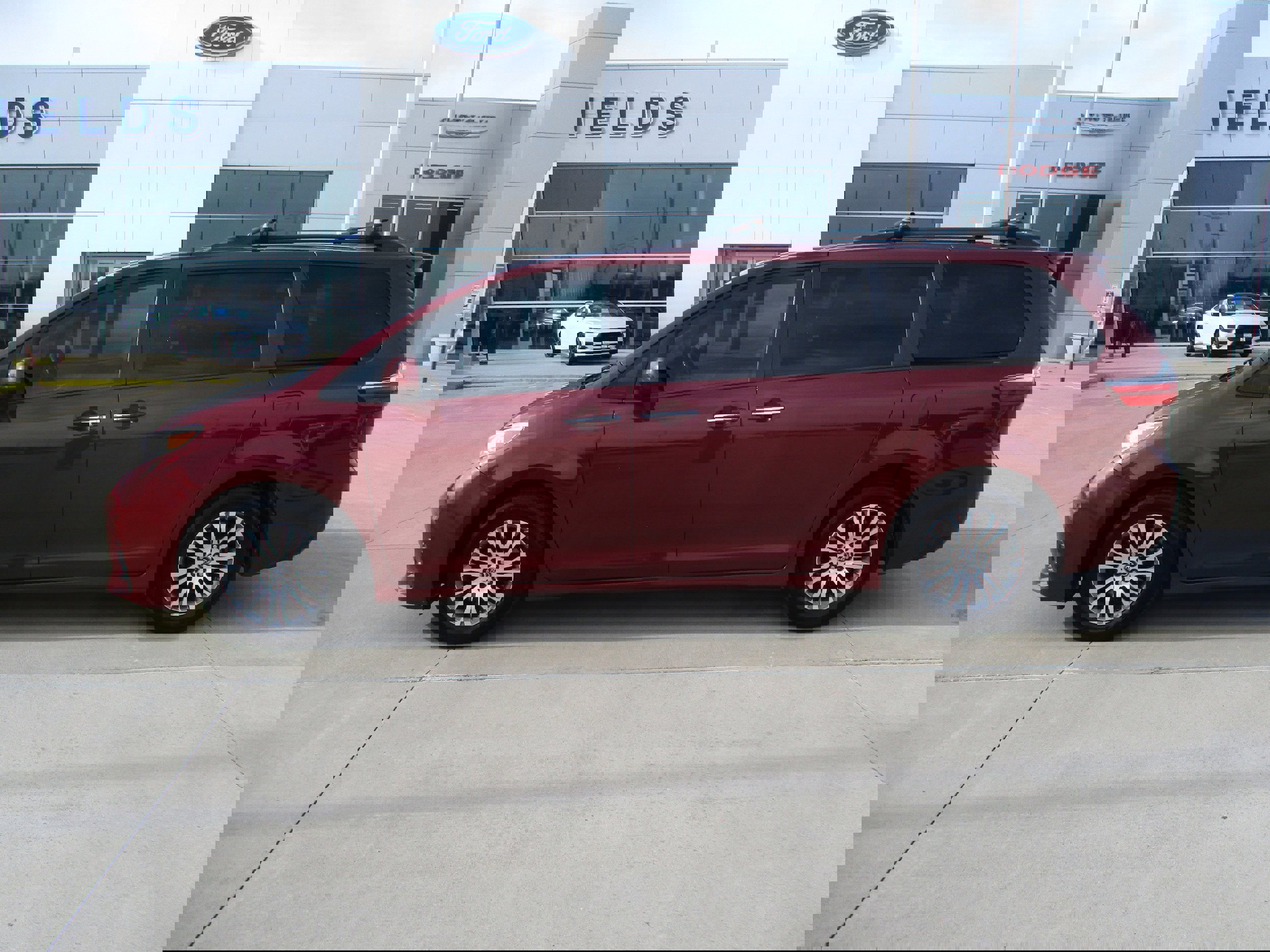 Used 2018 Toyota Sienna XLE Premium image 2