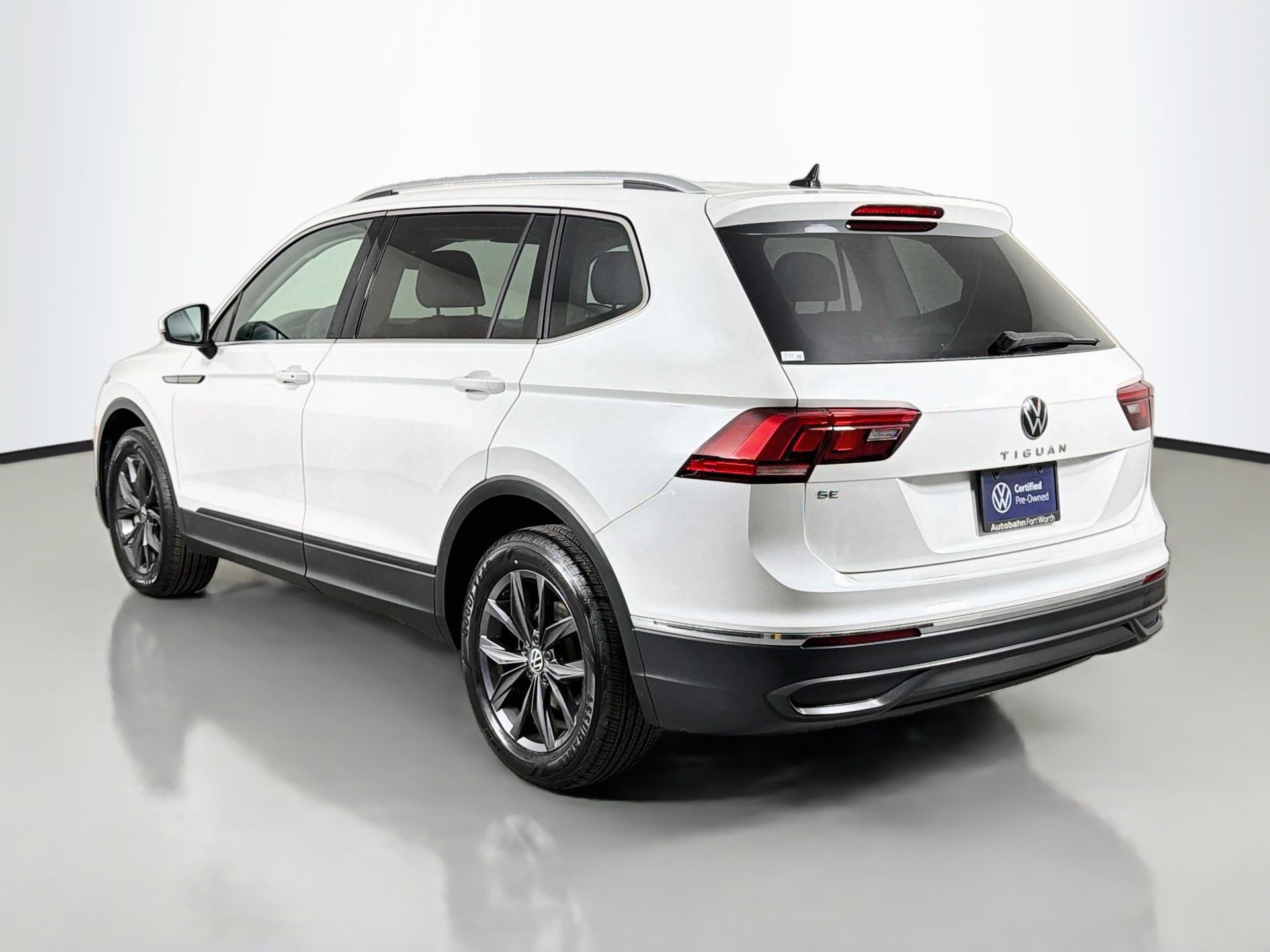 Certified 2023 Volkswagen Tiguan SE FWD image 7