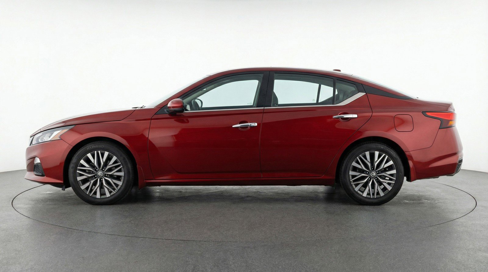 Used 2025 Nissan Altima 2.5 SV image 5