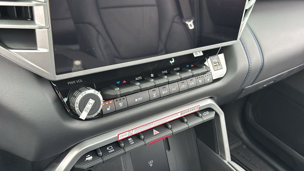 New 2025 Toyota Tundra Platinum AWD/4WD image 36
