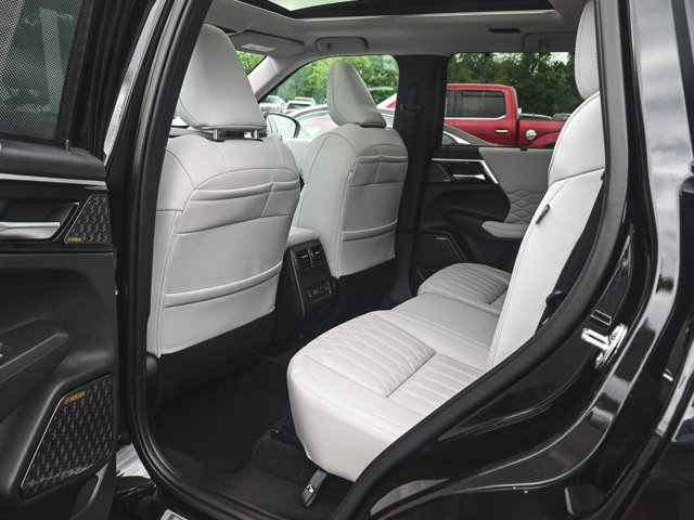 New 2025 Mitsubishi Outlander AWD image 27