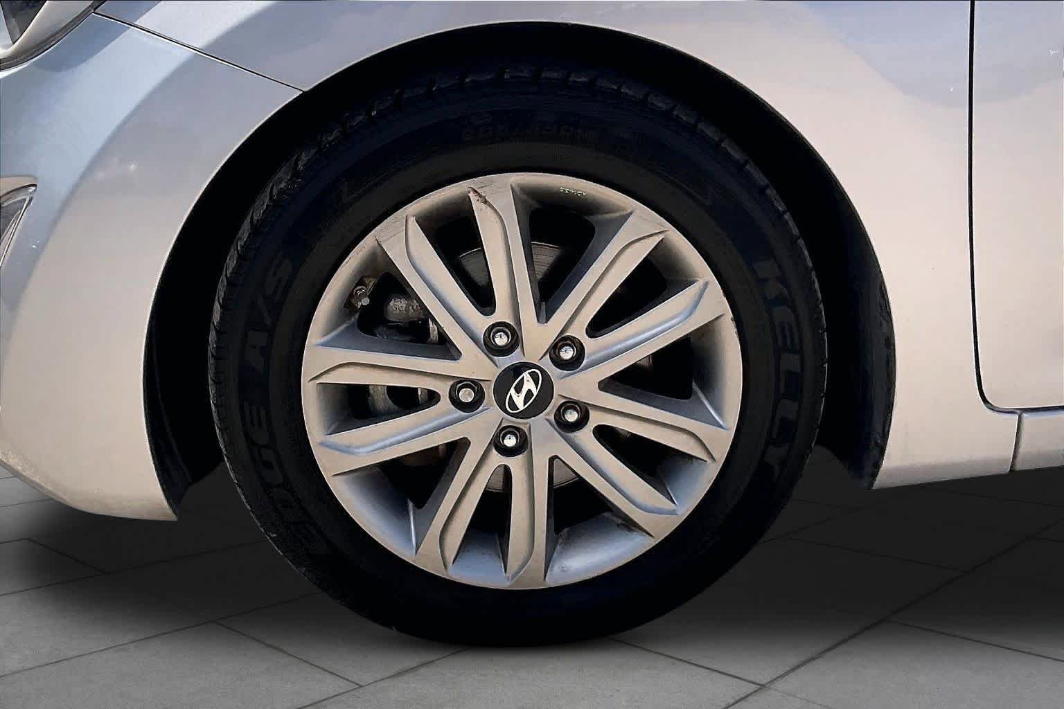 Used 2014 Hyundai Elantra SE w/ Option Group 02 FWD image 9