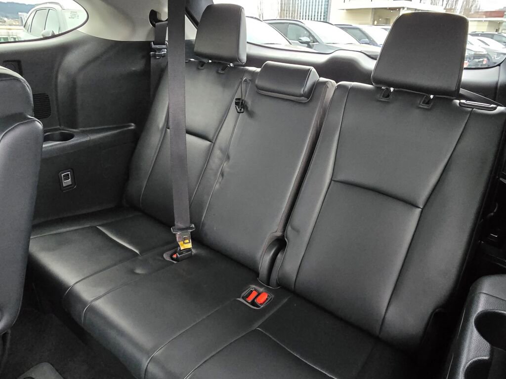 Used 2023 Toyota Highlander XLE FWD image 19