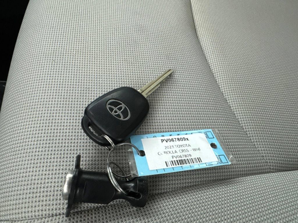 Used 2023 Toyota Corolla Cross L AWD/4WD image 31