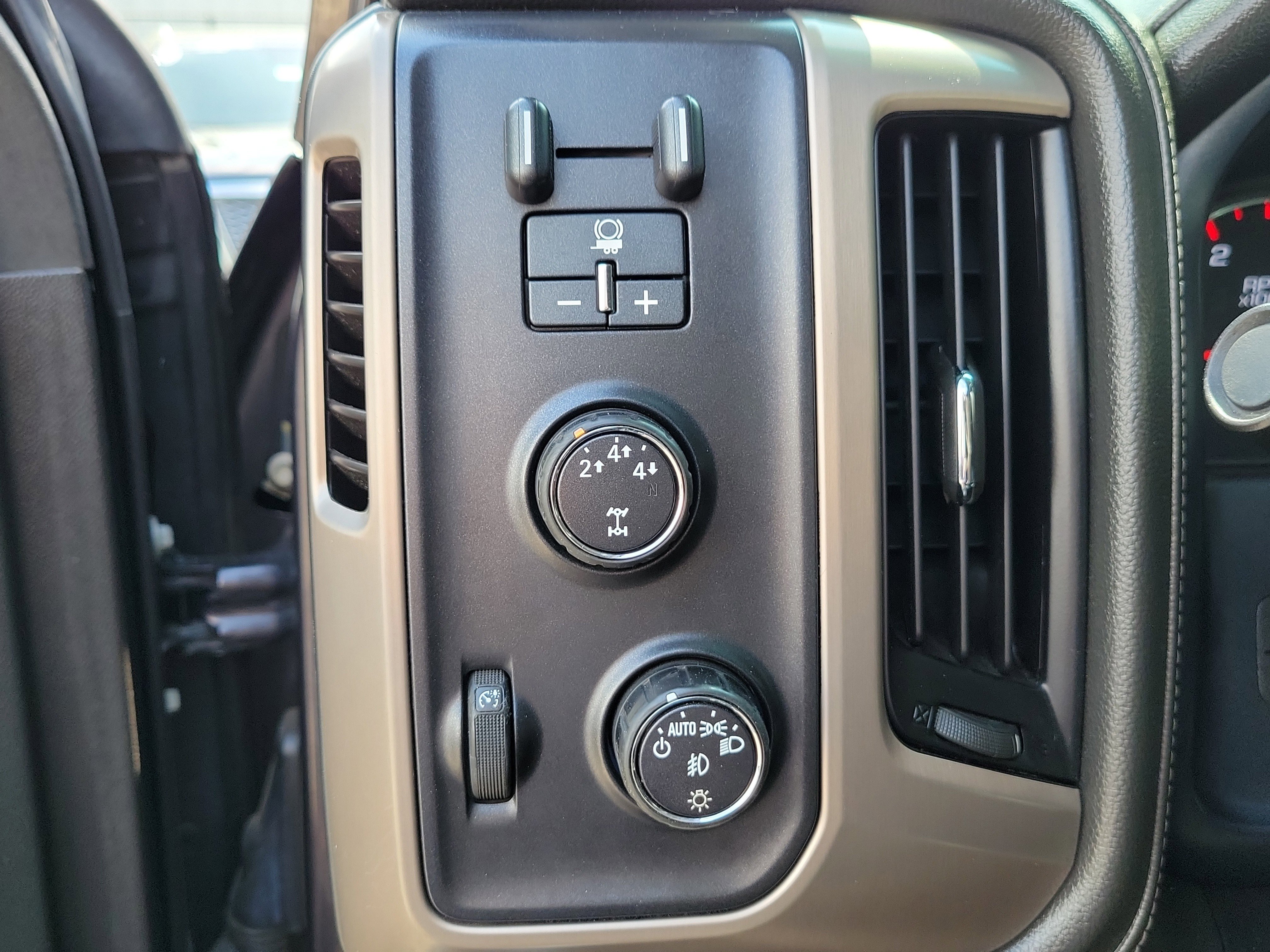 Used 2016 GMC Sierra 2500 Denali w/ Duramax Plus Package AWD/4WD image 20