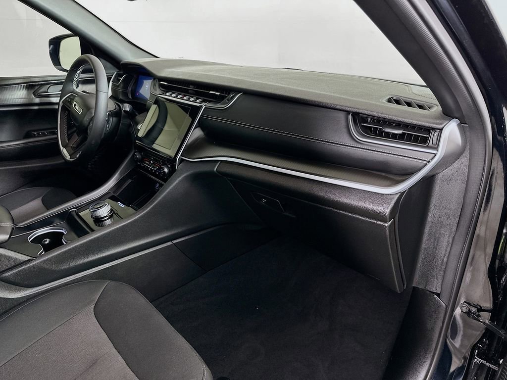 Certified 2024 Jeep Grand Cherokee Laredo w/ Luxury Tech Group I image 40