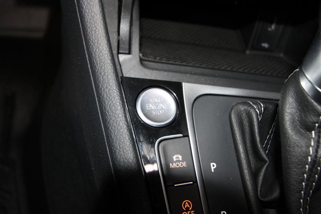 Used 2019 Volkswagen Golf R 4-Door image 14