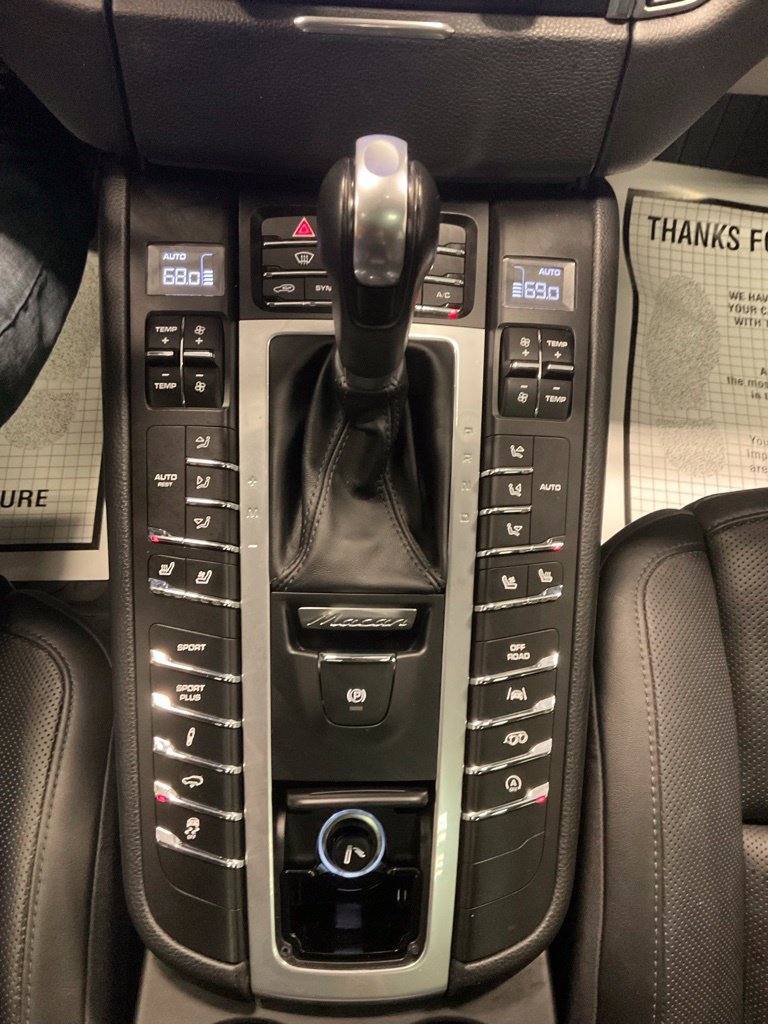 Used 2018 Porsche Macan AWD/4WD image 24