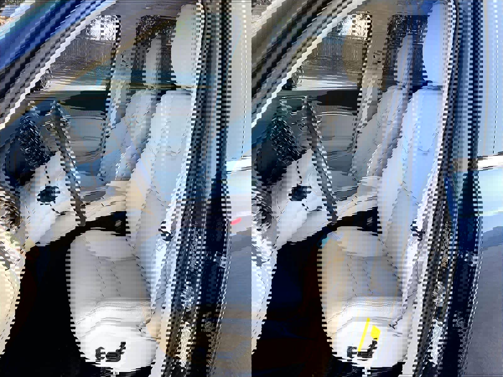 Used 2025 Volvo XC90 B6 Core w/ Climate Package image 28