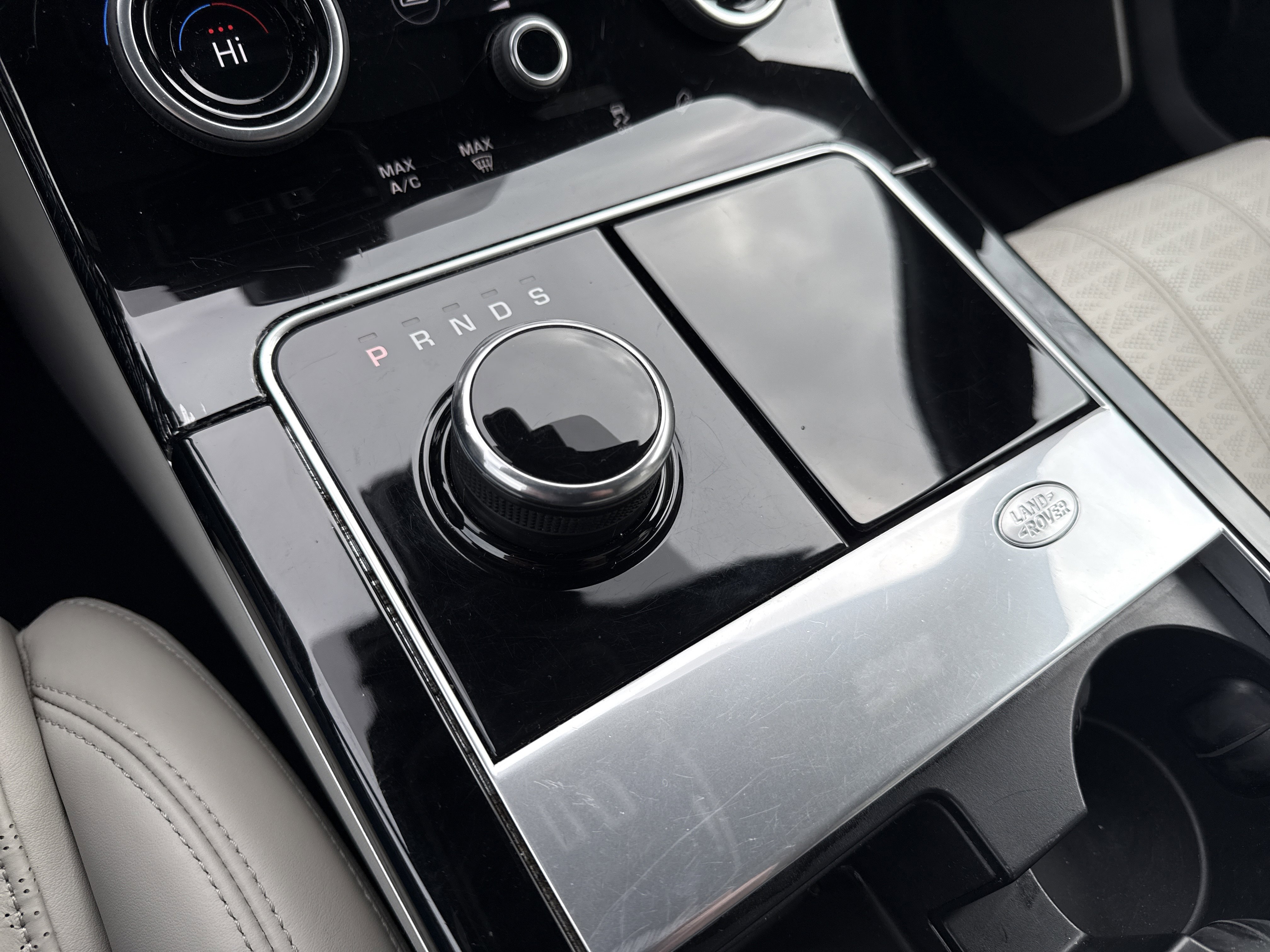 Used 2018 Land Rover Range Rover Velar R-Dynamic SE image 24