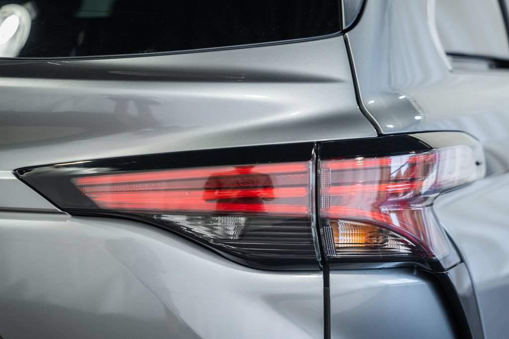 New 2026 Toyota Sienna Platinum AWD/4WD image 6