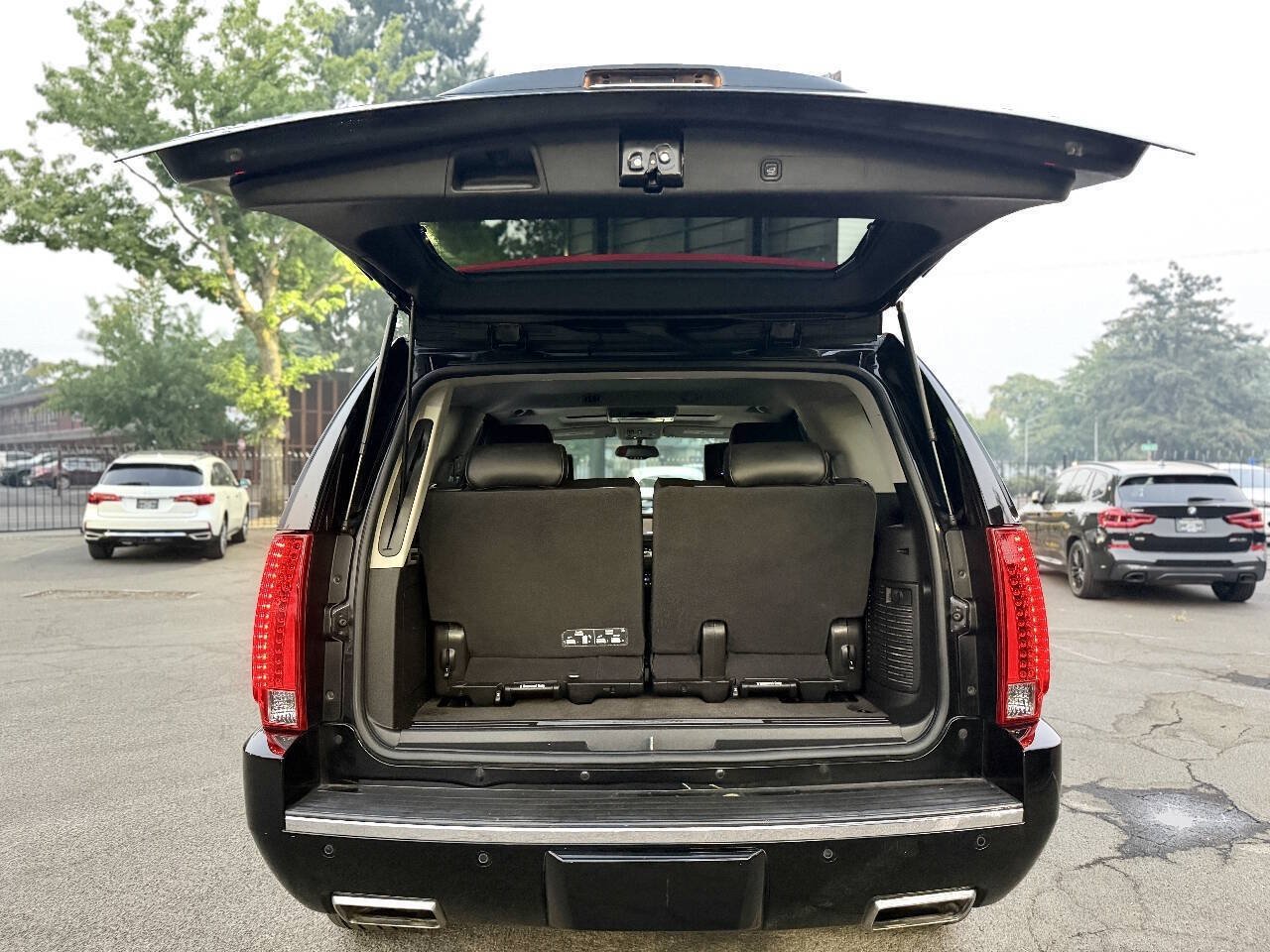 Used 2014 Cadillac Escalade Platinum AWD/4WD image 18