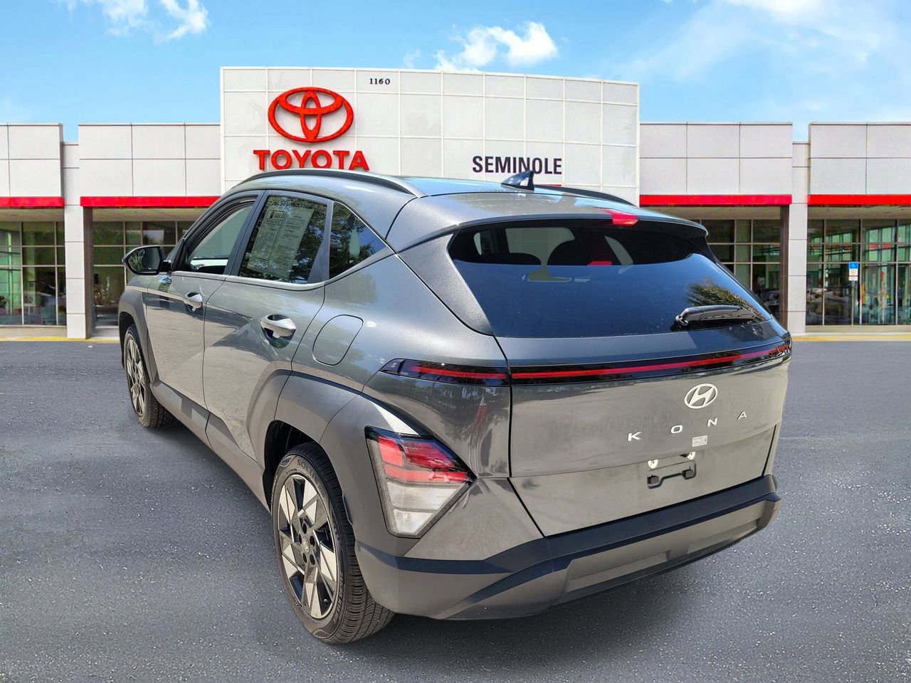 Used 2025 Hyundai Kona SEL FWD image 4