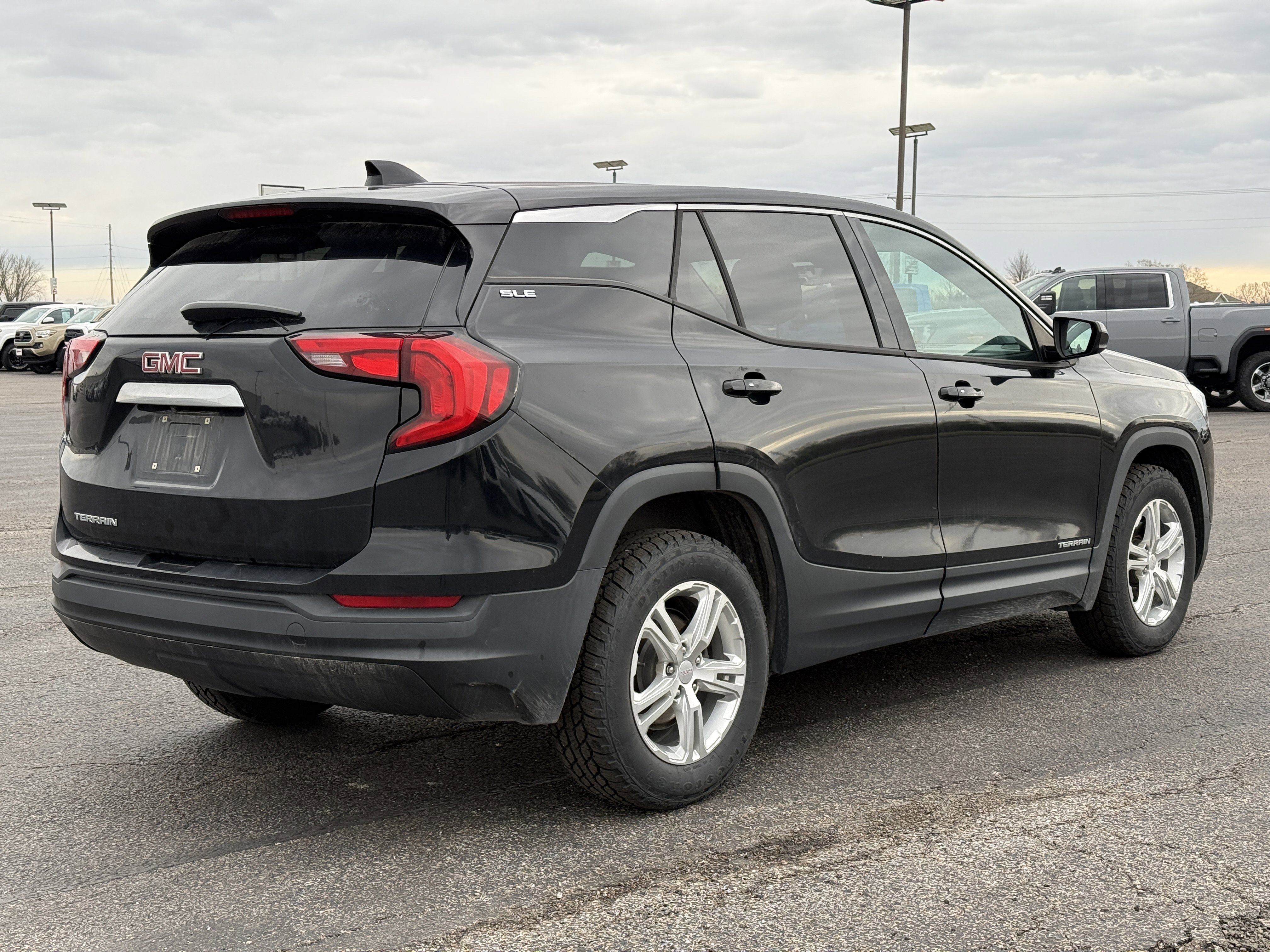 Used 2018 GMC Terrain SLE image 3