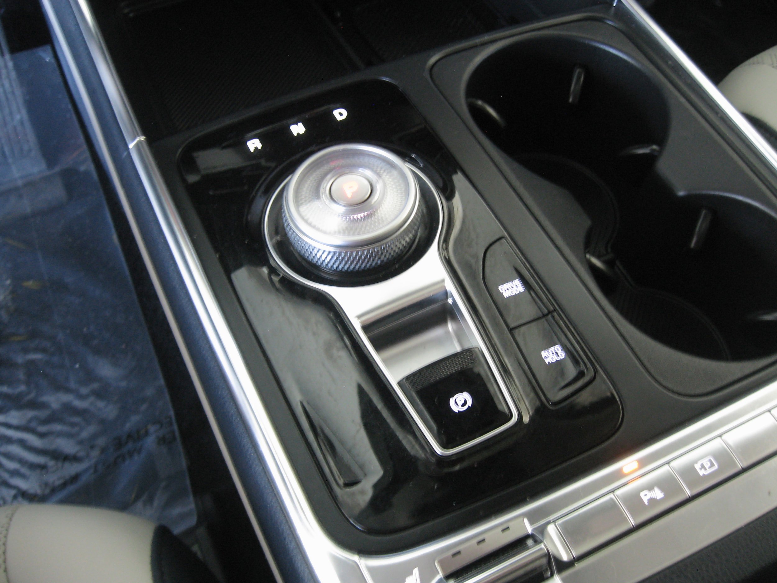 Used 2025 Kia Carnival SX w/ SX Dark Edition Package image 18
