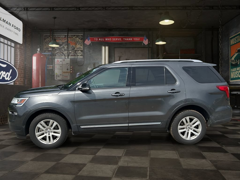 Used 2018 Ford Explorer XLT w/ Equipment Group 202A AWD/4WD image 3
