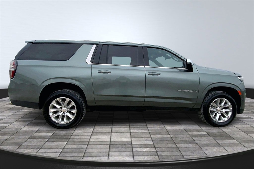 Used 2023 Chevrolet Suburban Premier image 4