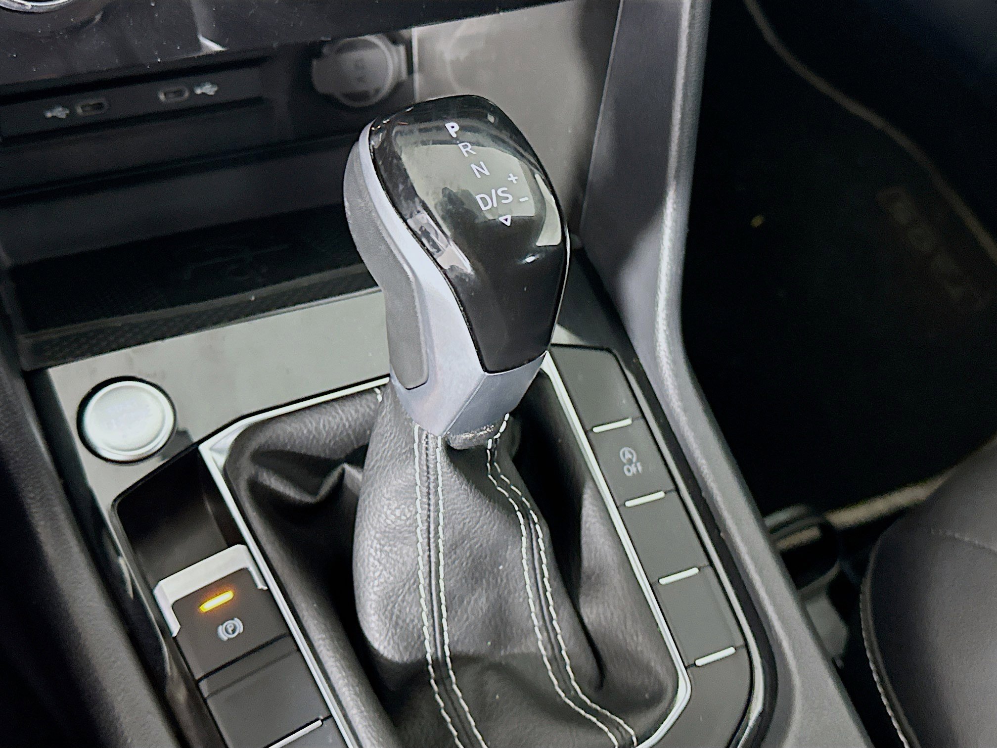 Used 2024 Volkswagen Taos SE w/ MDO Package image 23