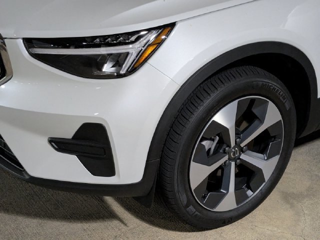New 2025 Volvo XC40 B5 Core w/ Protection Package Premier AWD/4WD image 9