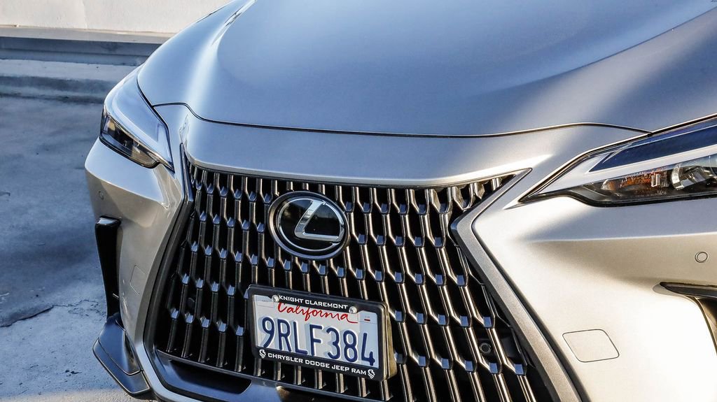 Used 2025 Lexus NX 250 FWD w/ Premium Package image 6