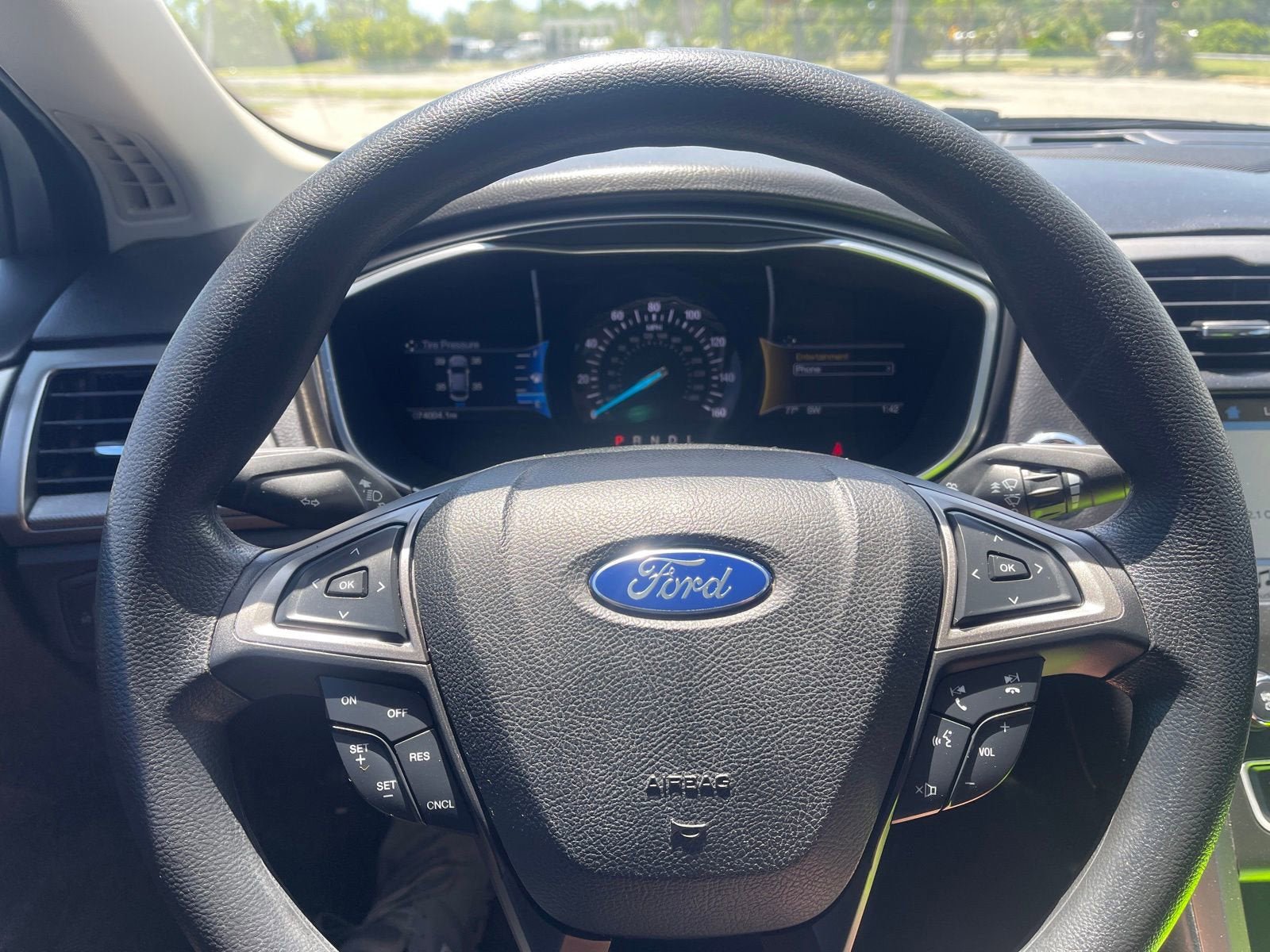 Used 2017 Ford Fusion SE w/ Fusion SE Technology Package image 15