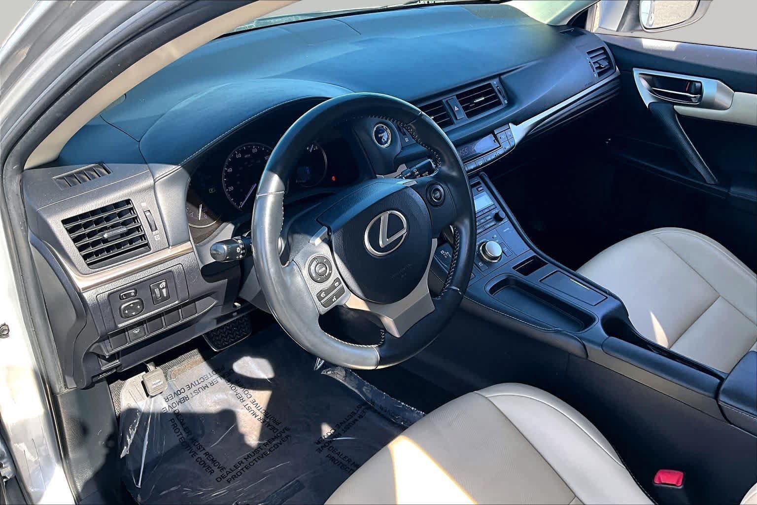 Used 2014 Lexus CT 200h FWD image 17