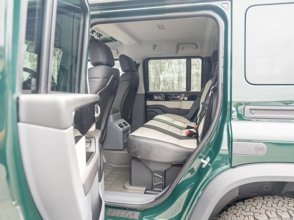 Used 2025 INEOS Grenadier AWD/4WD image 33