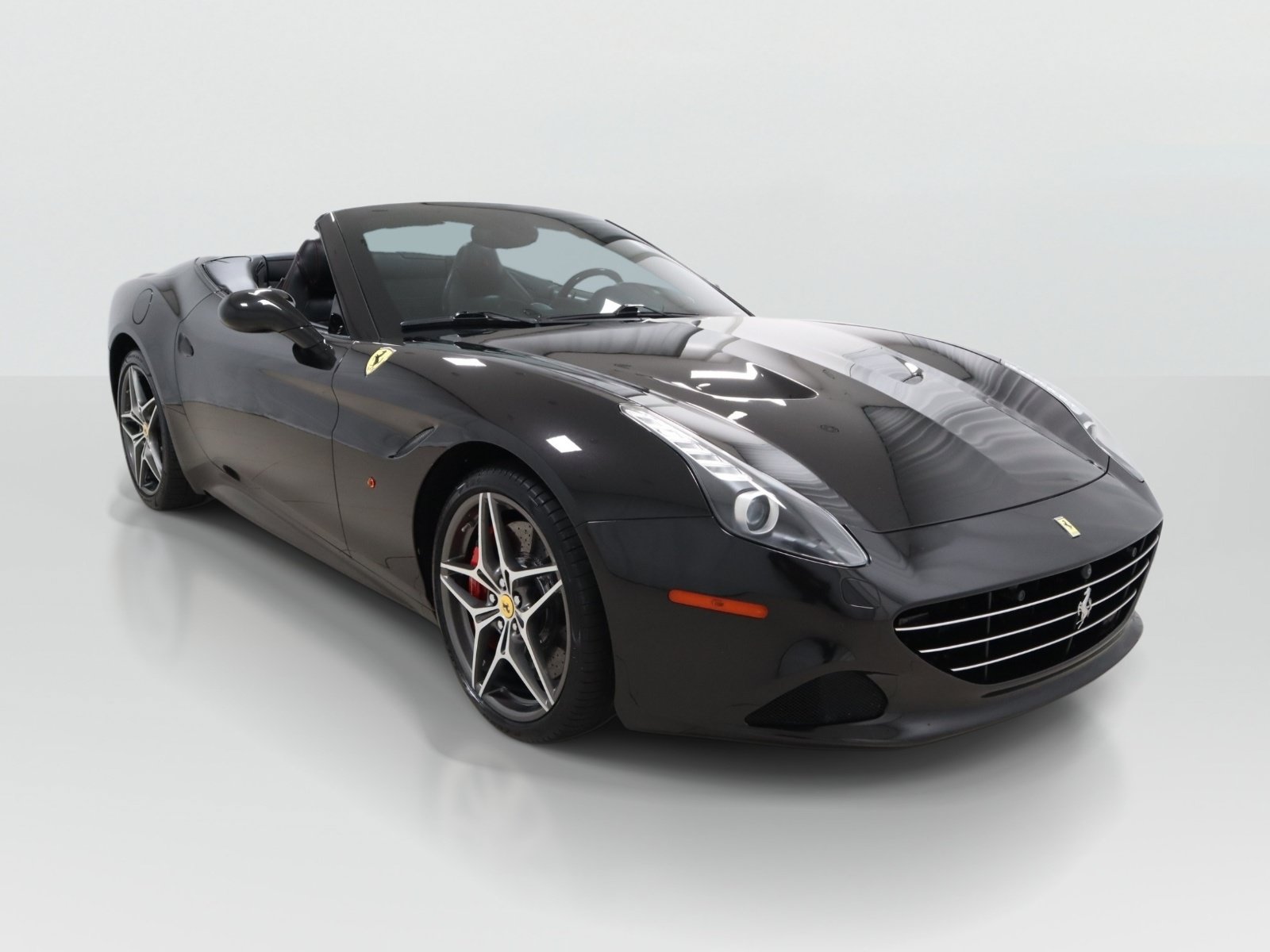 Used 2016 Ferrari California T RWD image 4