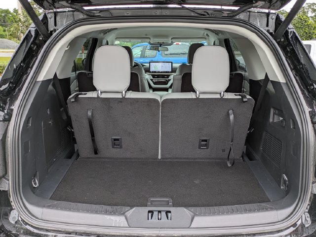 Certified 2026 Ford Explorer Active w/ Active Comfort Package RWD image 13