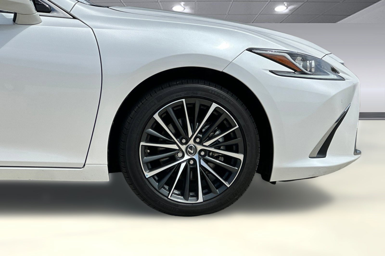 Used 2024 Lexus ES 300h w/ Premium Package image 34